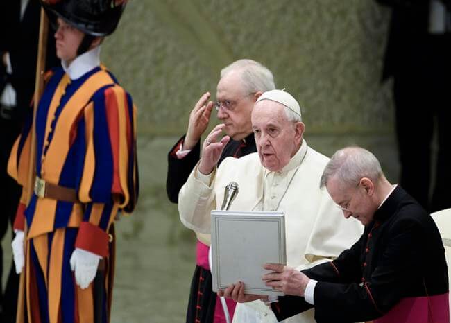  El papa Francisco cierra la posibilidad de ordenar sacerdotes a hombres casados