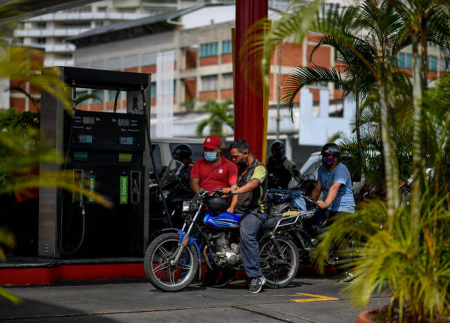  Opositores venezolanos no deberían usar gasolina de Irán: ministra de Maduro
