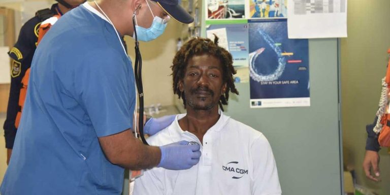  Hombre sobrevivió con salsa de tomate, caldo de gallina y ajo durante 24 días en aguas del mar Caribe